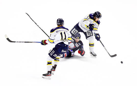 s Simon Önerud , Linköpings Markus Ljungh och HV71:s