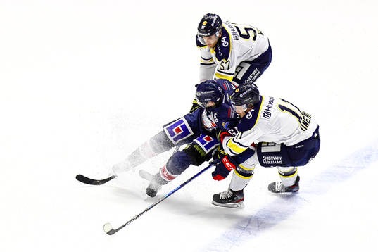 s Simon Önerud , Linköpings Markus Ljungh och HV71:s
