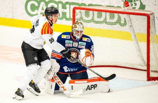 Växjös målvakt Viktor Fasth och Brynäs Noel Gunler