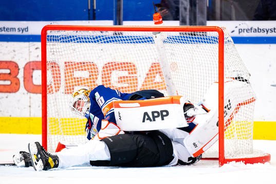 Växjös målvakt Viktor Fasth och Brynäs Oscar Birgersson