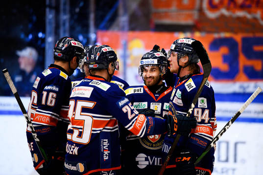 Växjös Andrew Calof jublar
