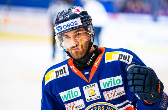 Växjös Andrew Calof jublar
