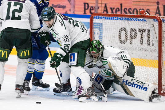 Färjestads målvakt Henrik Haukeland och Martin Johansson