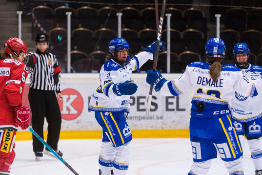 Leksands Shea Demale gör Leksands första mål med Ella