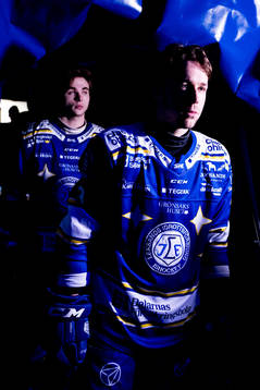Leksands August Berg  innan ishockeymatchen i SHL mellan