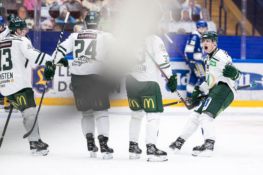 Färjestads Albert Johansson jublar