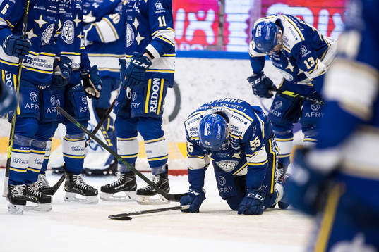 Leksands Jonas Ahnelöv har ont