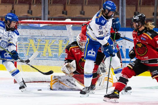 Leksands Andrine Furulund och Luleås målvakt Tindra Holm