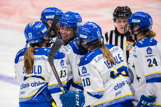 Leksands Ella Albinsson jublar med lagkamrater