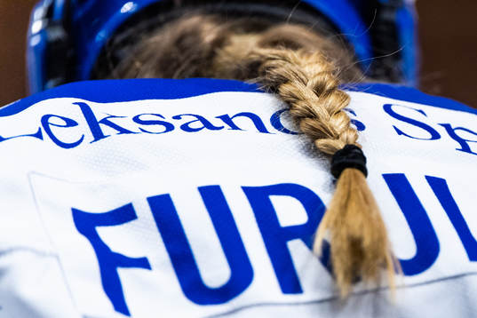 Detaljbild av Leksands Andrine Furulunds fläta