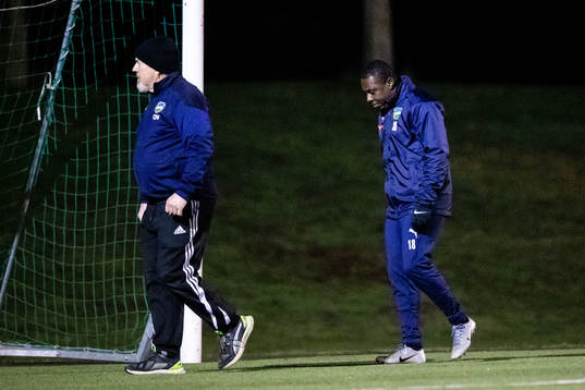 Österlens Freddy Adu lämnar en träning med Österlen