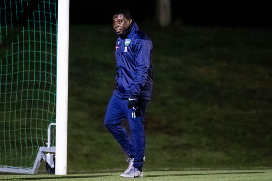 Österlens Freddy Adu lämnar en träning med Österlen
