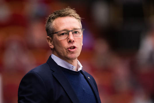 Linköpings tränare Johan Åkerman munder ishockeymatchen