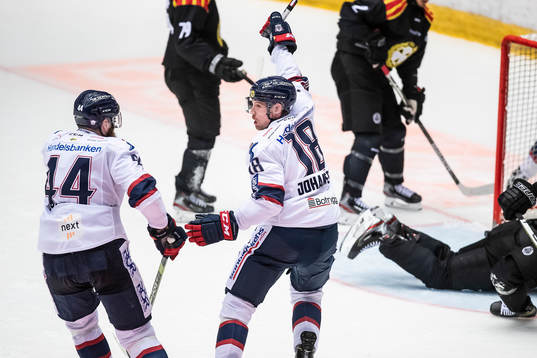 Linköpings Alexander Johansson och Jonas Junland jublar