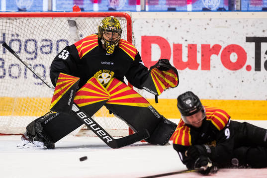 Brynäs målvakt Samuel Ersson och Niclas Andersén