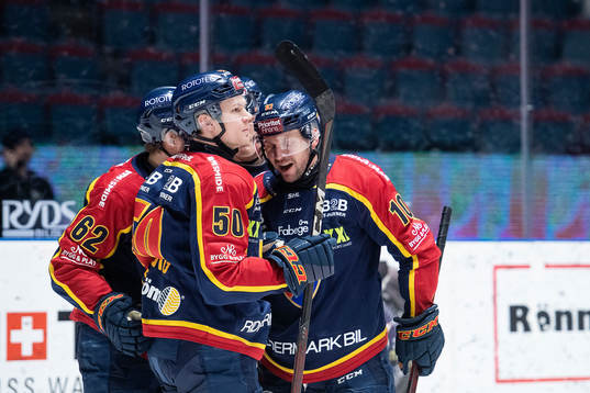 Djurgårdens Manuel Ågren och Niclas Bergfors jublar
