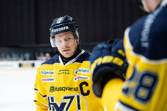 s Simon Önerud jublar