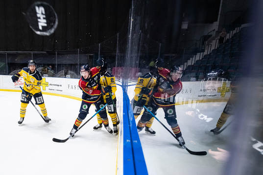 s Eric Martinsson och Djurgårdens Linus Andersson