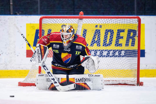 Djurgårdens målvakt Niklas Svedberg byts in