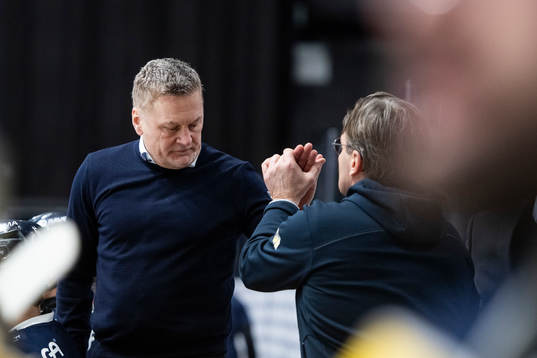 s tränare Stephan Lundh jublar