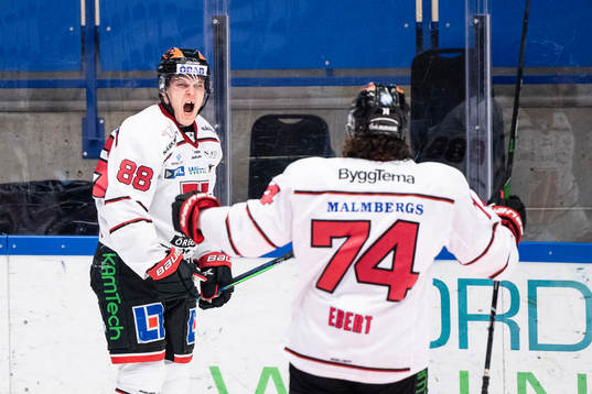 Örebros Joonas Rask jublar