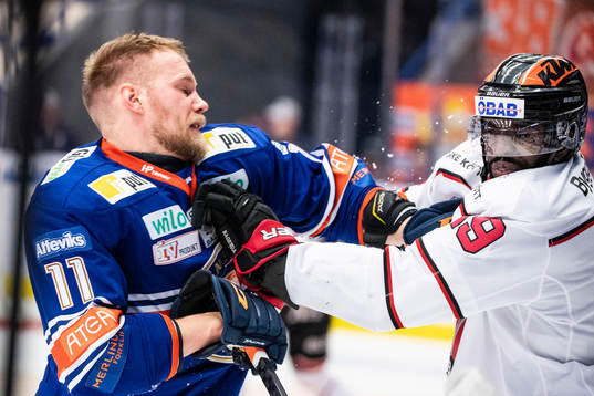 Växjös Ilari Melart och Örebros Daniel Muzito Bagenda