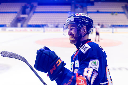 Växjös Andrew Calof jublar
