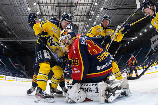 s Simon Önerud och Emil Andrae mot Djurgårdens målvakt