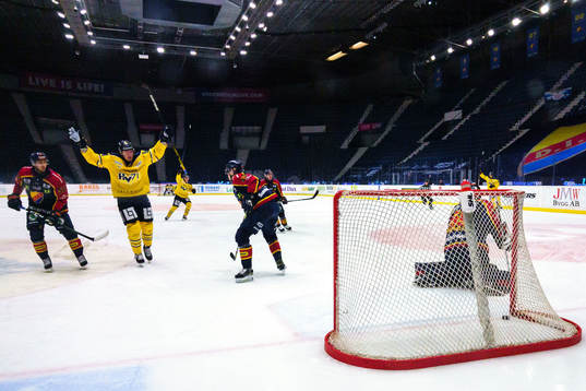 s Jesper Williamsson jublar