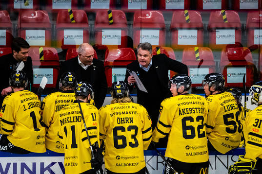 Västerås tränare Thomas Paananen, J20-tränare Per