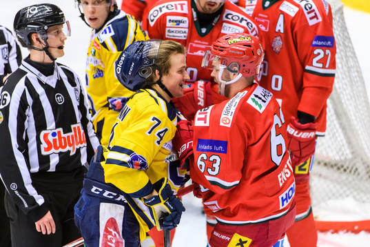 Södertäljes Rasmus Kahilainen och Modos Tommy Enström i