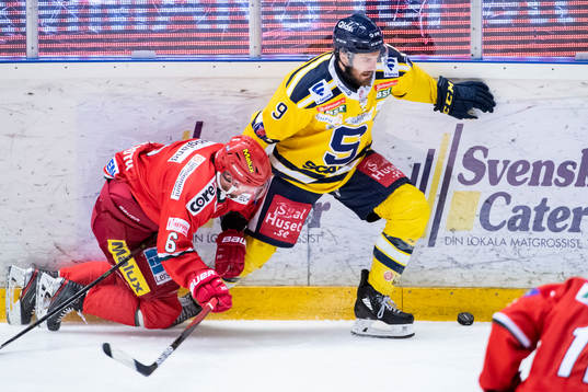 Modos Jesper Dahlroth och Södertäljes Matt Bailey