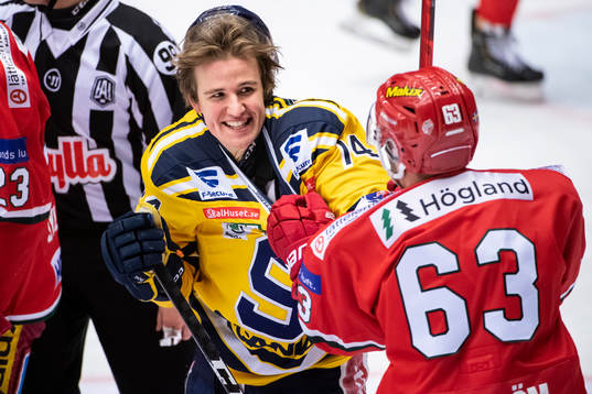 Södertäljes Rasmus Kahilainen och Modos Tommy Enström i