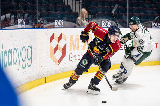 Djurgårdens William Eklund och Färjestads Jonathon Blum
