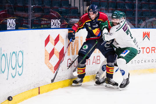 Djurgårdens Tom Wandell och Färjestads Jesse Virtanen
