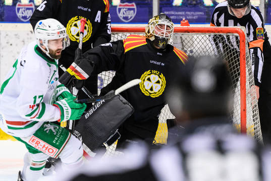 Brynäs målvakt Viktor Andrén deppar