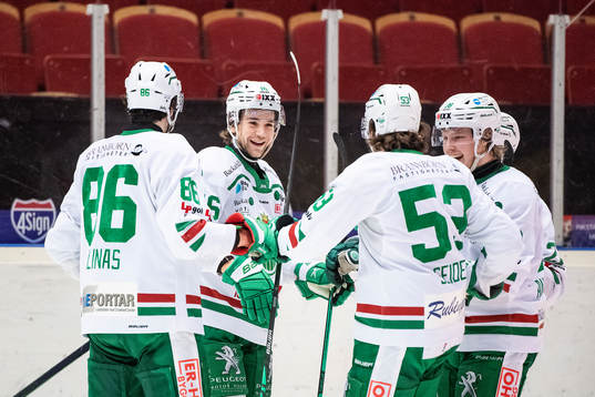 Rögles Eric Gelinas och Lucas Ekeståhl Jonsson jublar