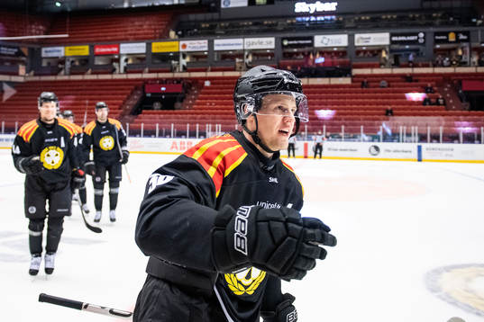 Brynäs Linus Ölund jublar