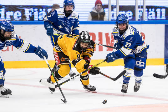 Luleås Chiho Osawa och Leksands Saana Valkama