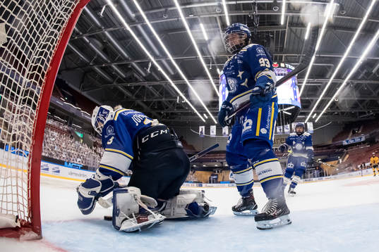 Leksands målvakt Amanda Johansson och +lle93 deppar