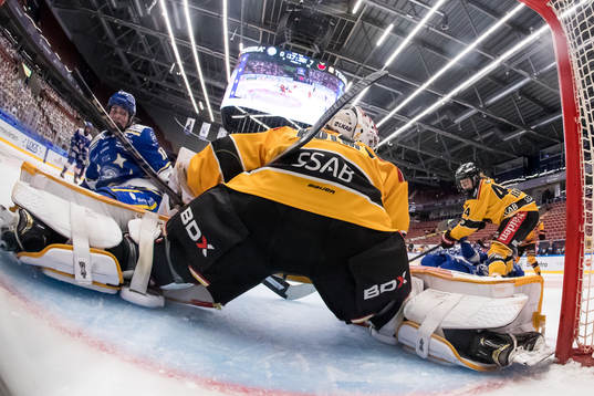 Leksands Linnea Sjölund och Luleås målvakt Tindra Holm