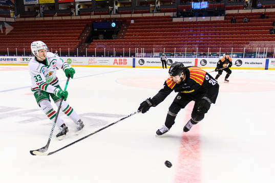 Rögles Niklas Hansson och Brynäs Emil Molin