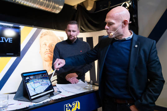 s general manager Peter Ekelund i HV71:s livestudio innan