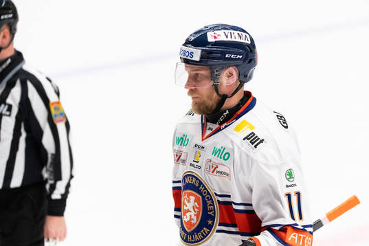 Växjös Ilari Melart lämnar isen