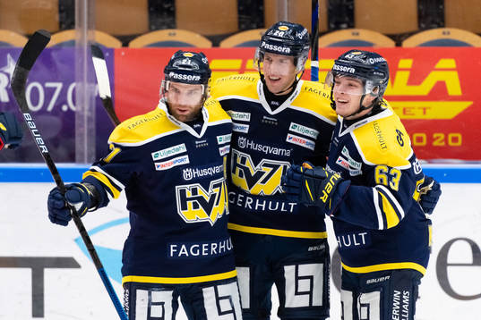 s Christian Sandberg, Matt Donovan och Zion Nybeck jublar
