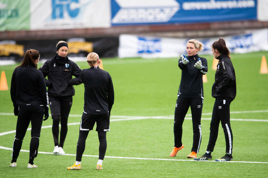 Målvakten Jennifer Falck mfl