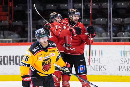 Örebros Oliver Eklind och Ludvig Rensfeldt  jublar