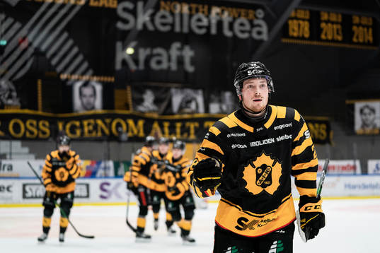 Skellefteås Jesper Frödén jublar