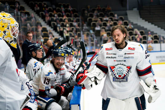 Linköpings målvakt Niklas Lundström byts ut