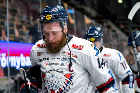 Linköpings Jonas Junland deppar